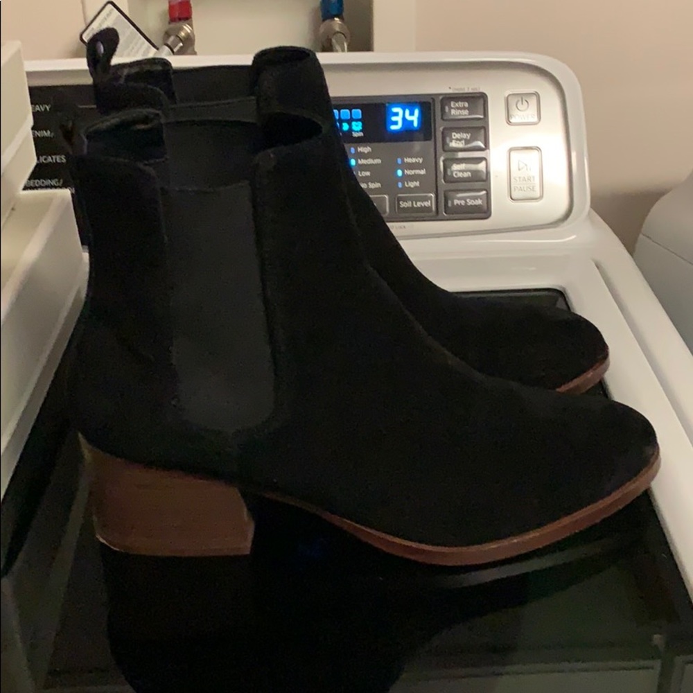GAP Suede Chelsea Bootie | 9.5